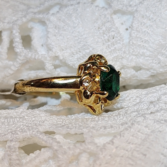 Vintage Elegant Gold Plated and Faux Emerald Green CZ Ring SIZE 7.5 - Picture 7 of 13